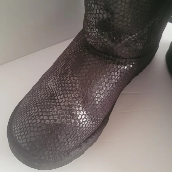 UGG Australia Snake Skin Pattern Bows Boots - Picture 8 of 14